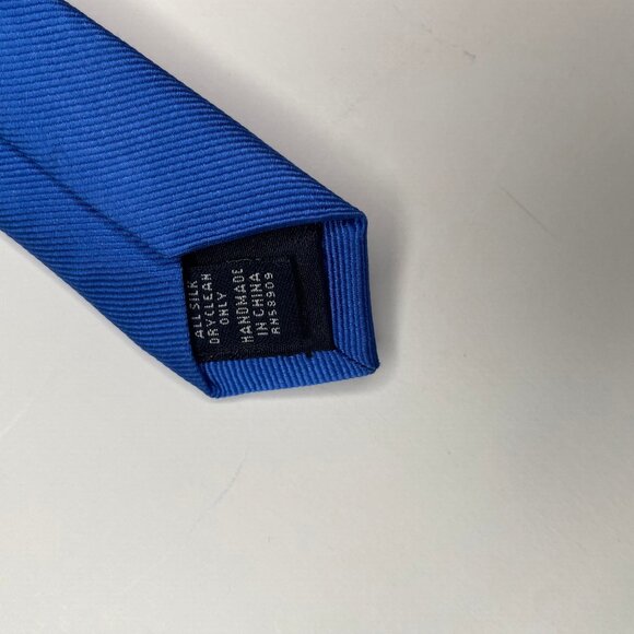 Roundtree & Yorke Silk Handmade Men's Cardinal Solid Tie Event Work Office OS - Picture 5 of 8